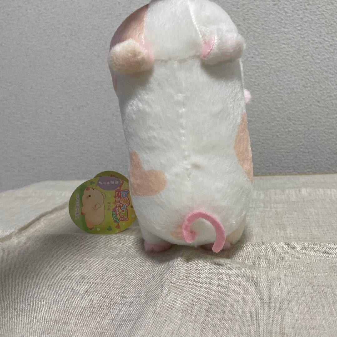 握ると音が鳴るぶたのぬいぐるみ