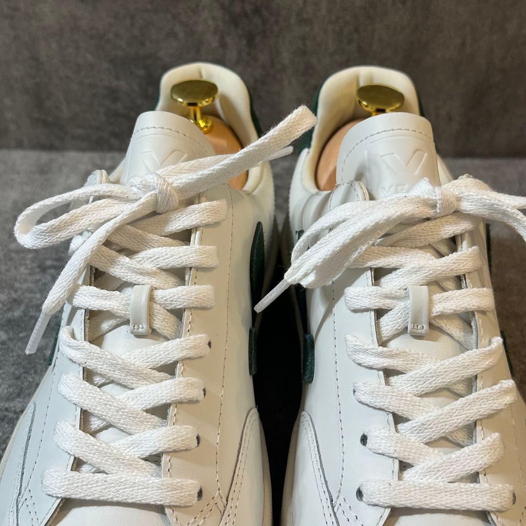 【VEJA】美品✨レザースニーカー　白　v-12 緑　26.5cm メンズ