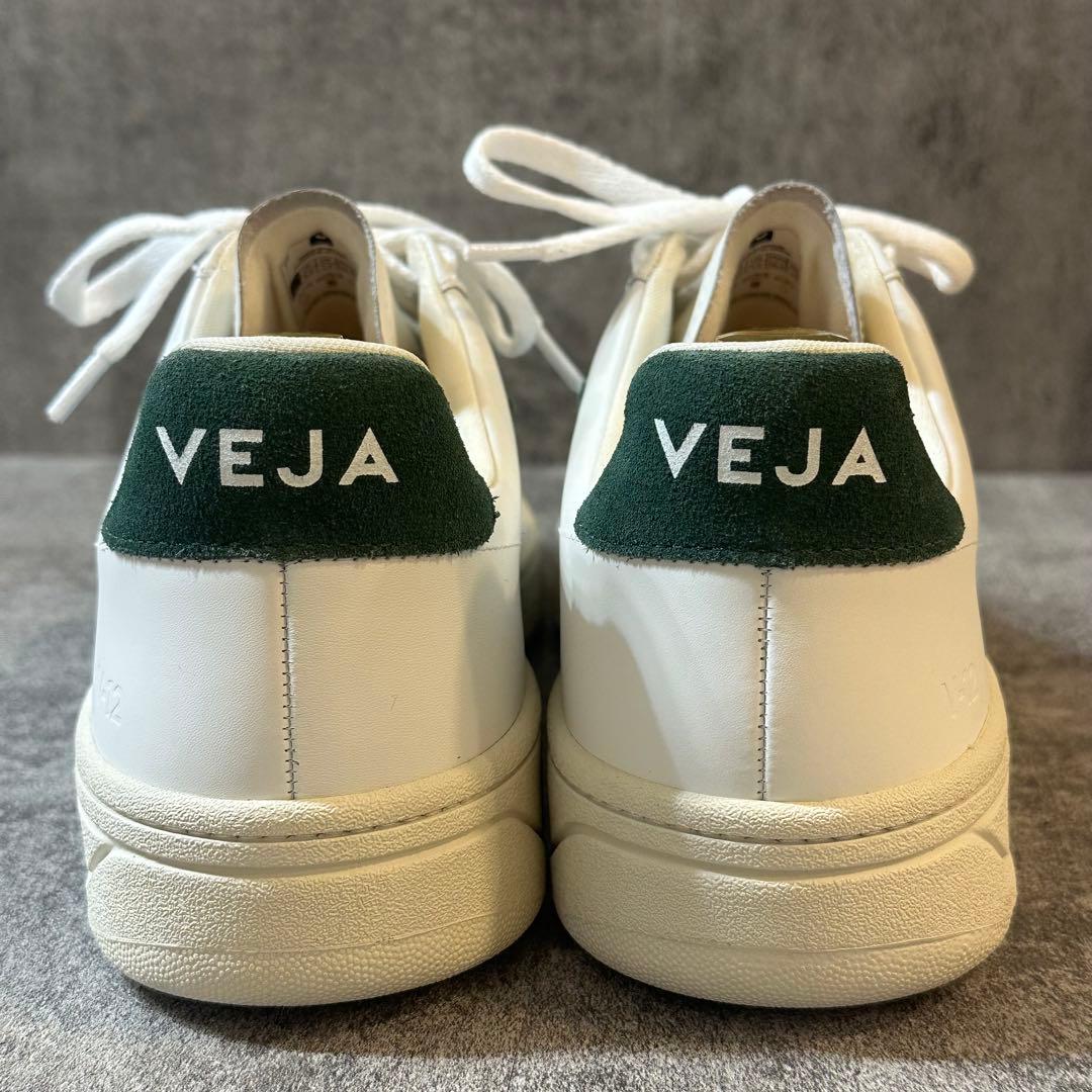 【VEJA】美品✨レザースニーカー　白　v-12 緑　26.5cm メンズ