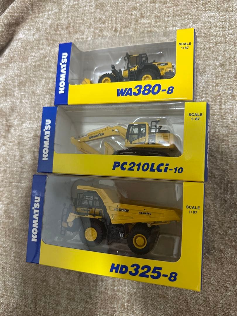 コマツ　ミニチュアフィギュア　1:87 3点まとめ売り　株主優待　非売品 コマツ ミニチュアフィギュア 1:87 3点まとめ売り 株主優待 非売品