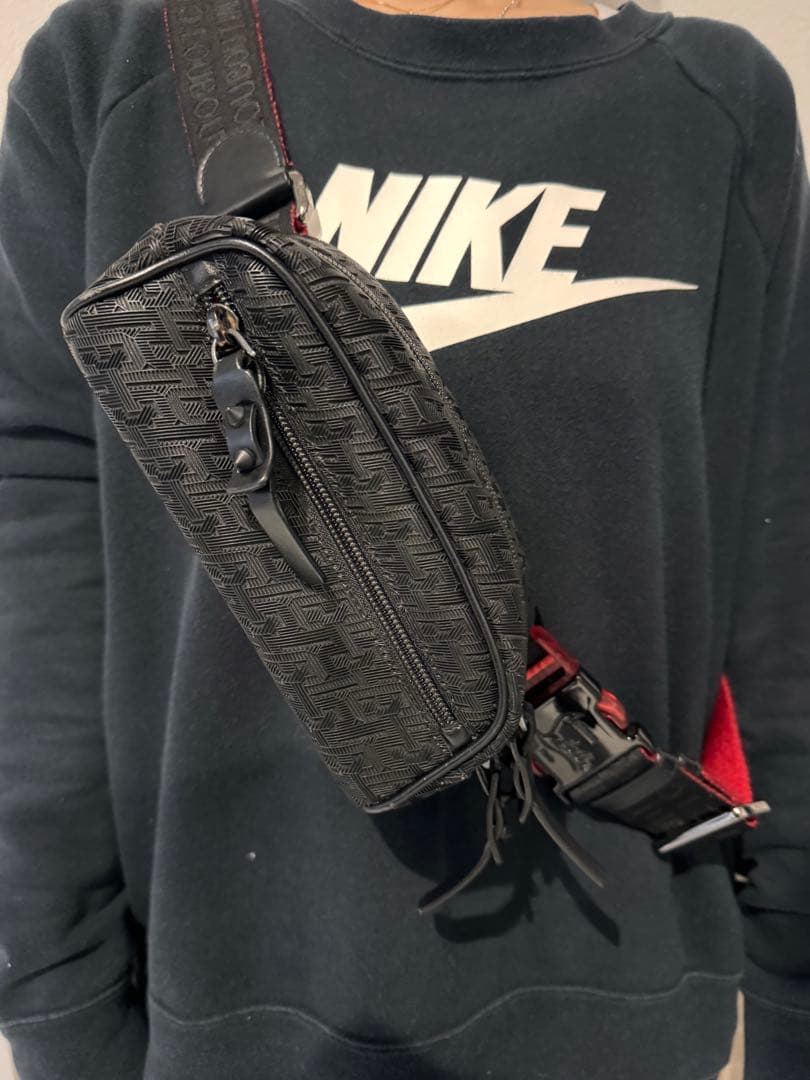 クリスチャンルブタン モノグラムエンボス ブラスター 斜め掛け 1215213