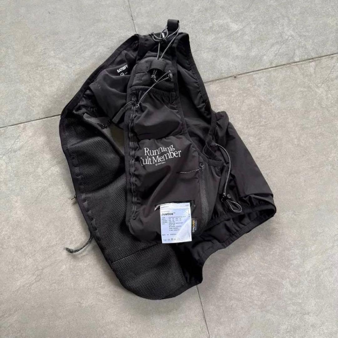 Satisfy ランニング用 ブラック ベスト S/M - メルカリ