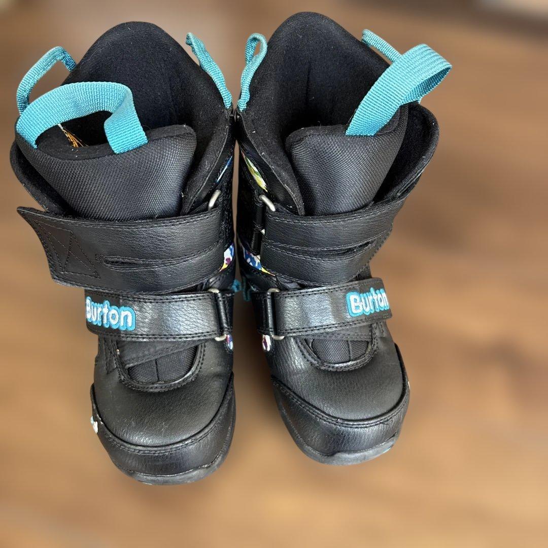 Burton 子ども用スノーボードブーツ - メルカリ