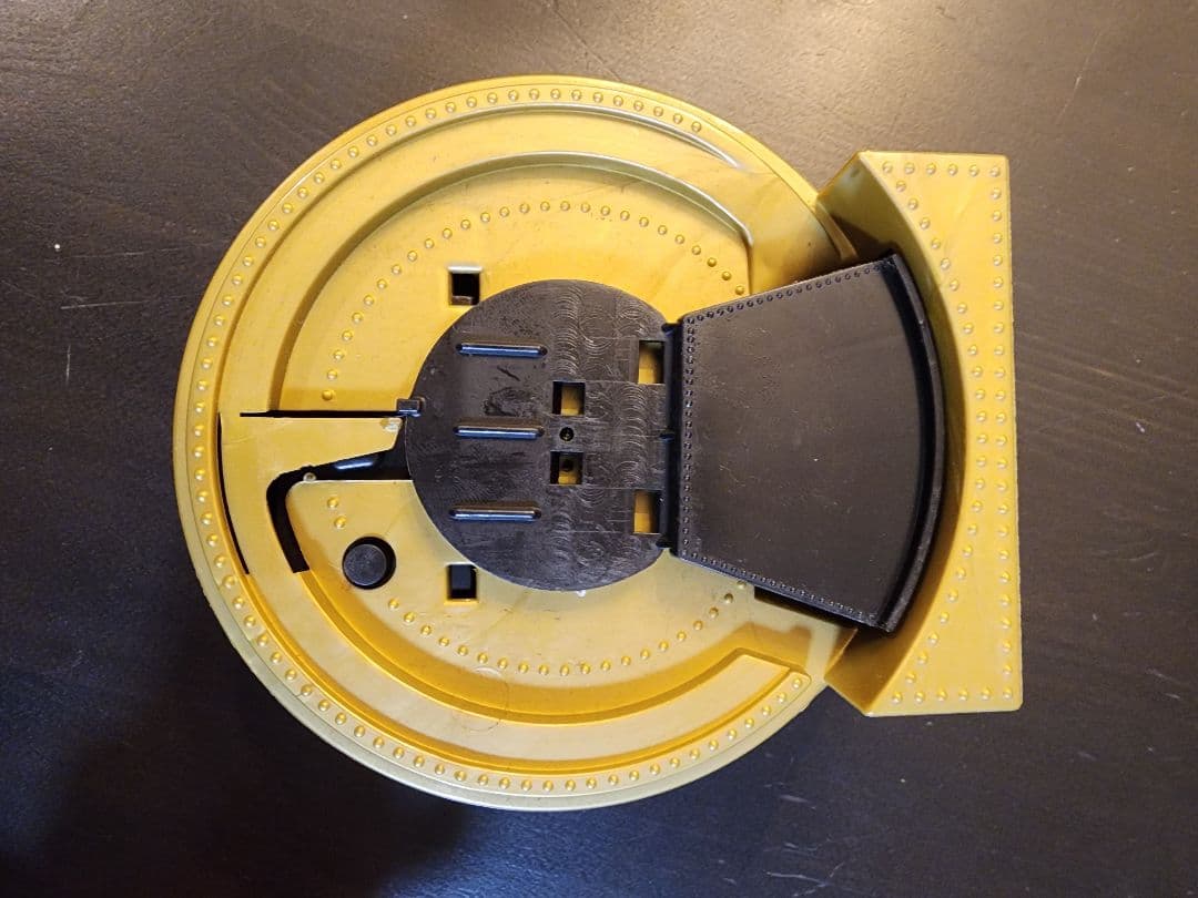 カネゴン アクション バンク ゼンマイ式 貯金箱 ユタカ - メルカリ