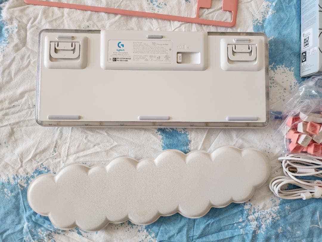 Logicoolオーロラ G715 キーボードと G705 マウス＋付属品セット