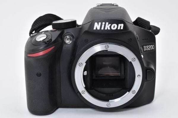 ニコン Nikon D3200 ダブルズームキット 《ショット数8116回》