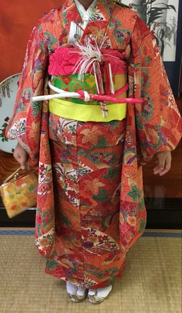 大幅値下げ！　七五三 女の子 7歳 着物　反物仕立て・2着 長襦袢・帯 華やかな古典柄の子供着物の反物を七五三の7歳用の着物にお仕立てして