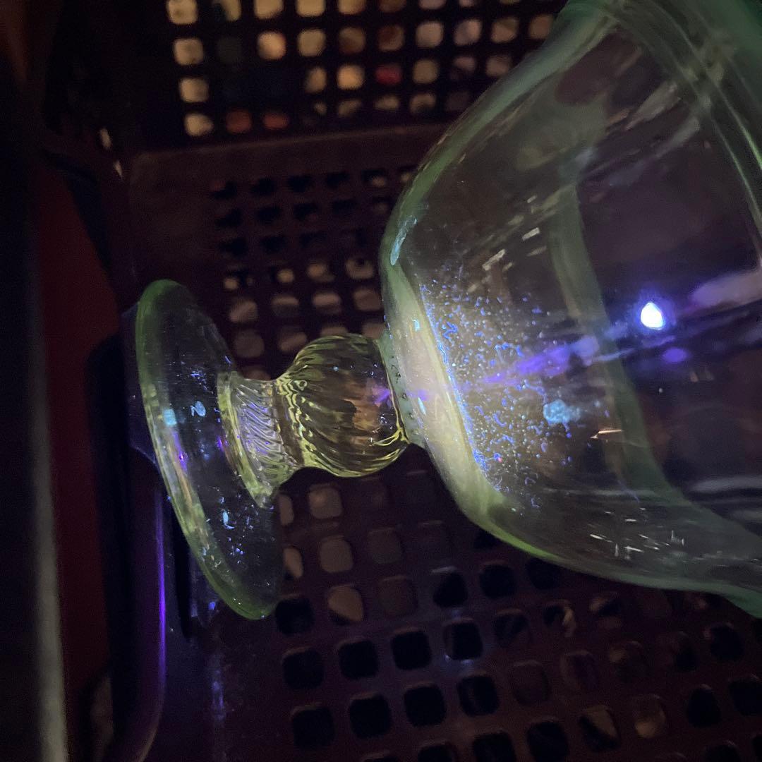 骨董 時代ガラス 希少 若草色 乳白色暈し 千段巻き 反り口 氷コップ