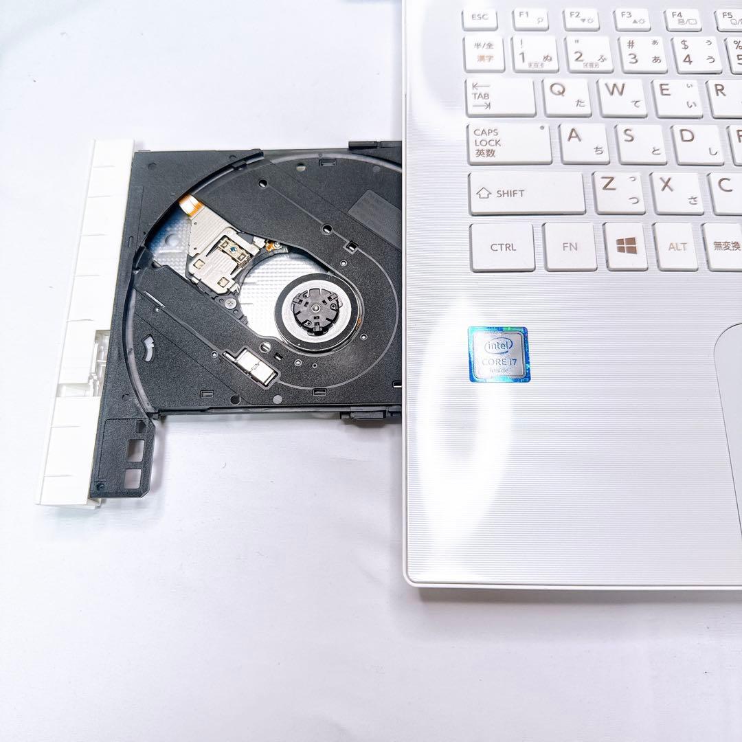 薄型❤️真っ白が可愛い❤️ハイスペックノートパソコン❤️設定済み