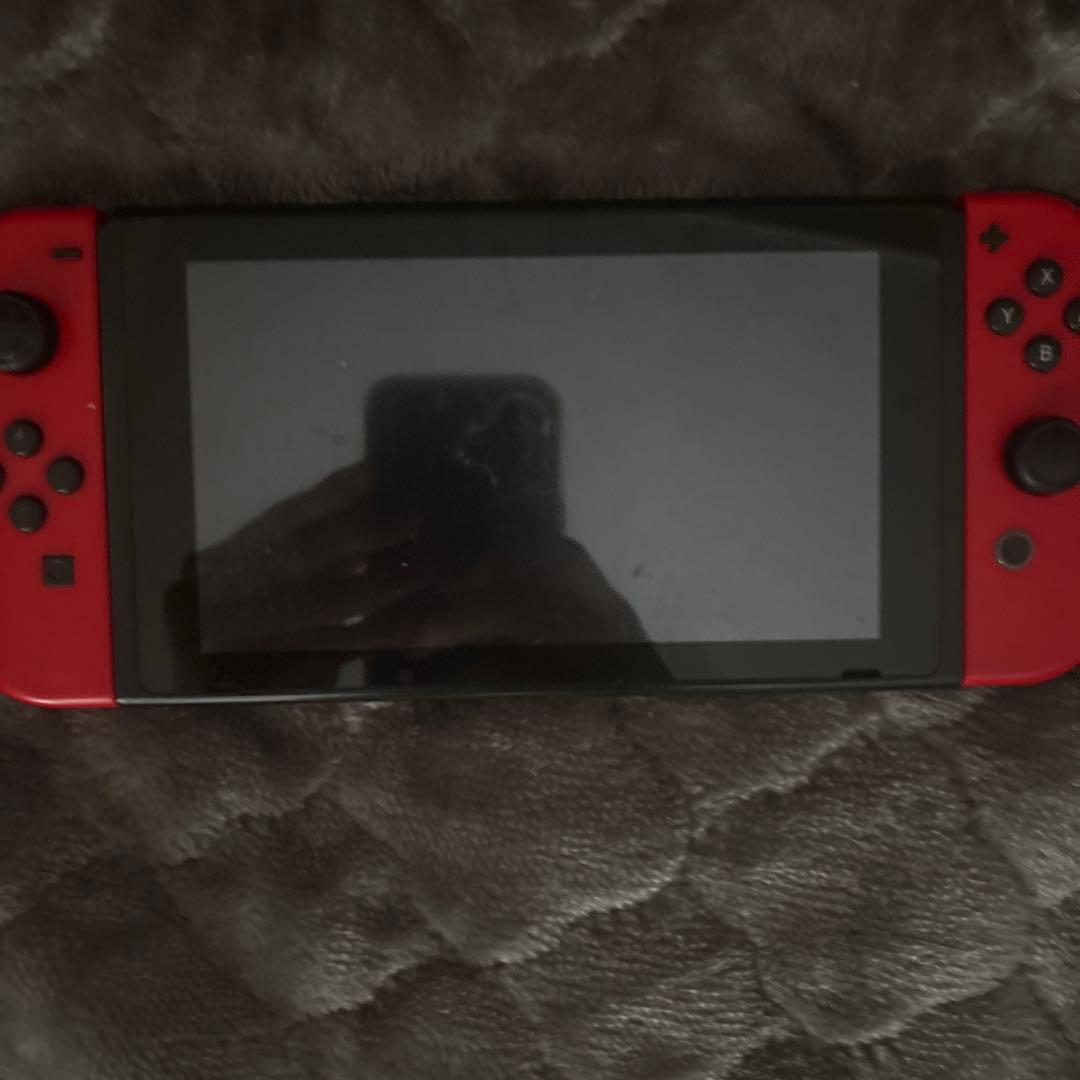 Nintendo Switch 本体 赤と青のジョイコン付き - メルカリ