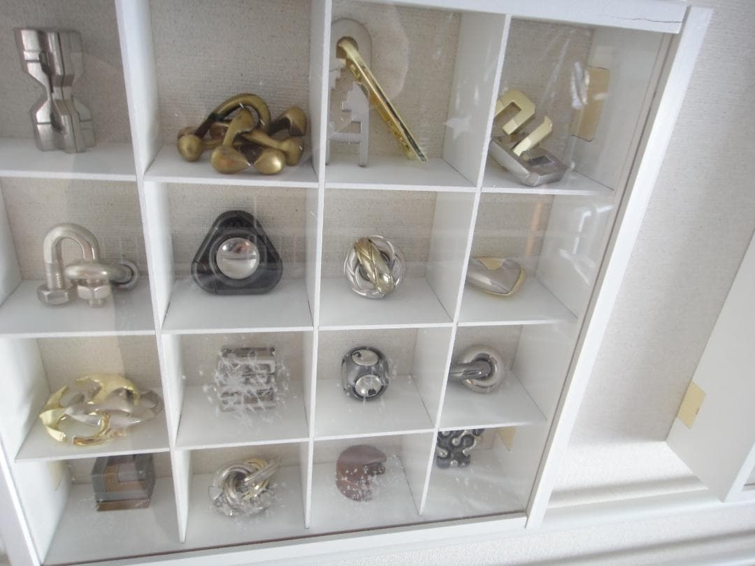 ハナヤマ キャストパズル・はずる 85点 ＋ 他10点　壁固定ショーケース付き