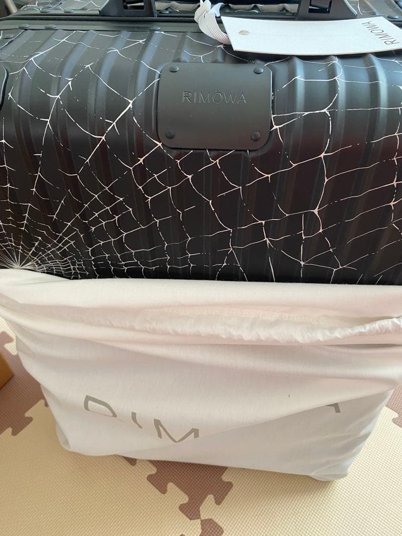Supreme × Rimowa Cabin Plus 49.0L