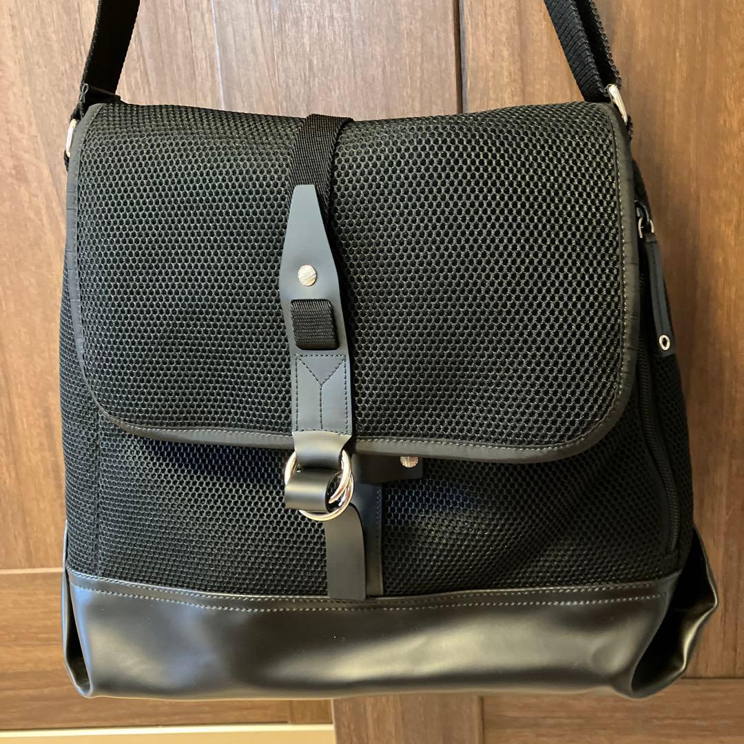 新品に近いイブサンローラン黒メッシュメッセンジャーバッグななめがけ軽量YSL サンローラン SAINT LAURENT ニキ メッセンジャーバッグ ナイロン