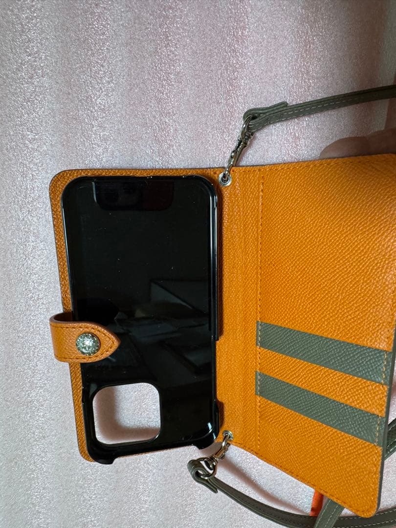 サロン・ド・アルファード スマイリーフェイス 手帳型ケース - メルカリ