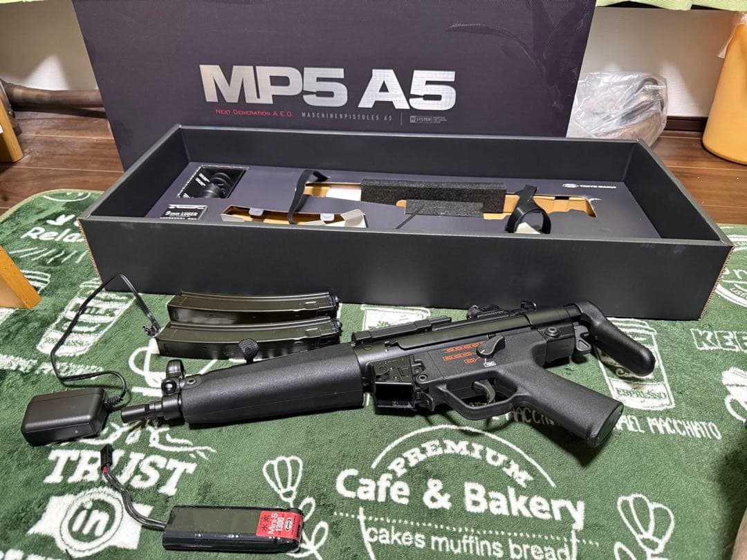東京マルイ MP5A5 次世代電動ガン バッテリー 充電器付き TOKYO MARUI（東京マルイ） MP5 A5 次世代電動ガン バッテリー 充電器