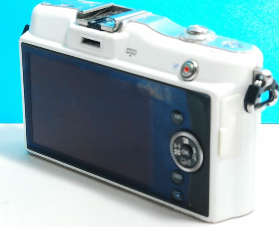 OLYMPUS E PM1 ボディ ホワイト 送料無料