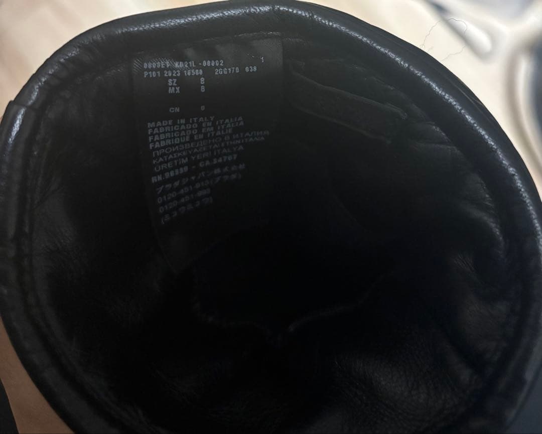 PRADA 三角プレート ラムレザー グローブ 手袋 - メルカリ