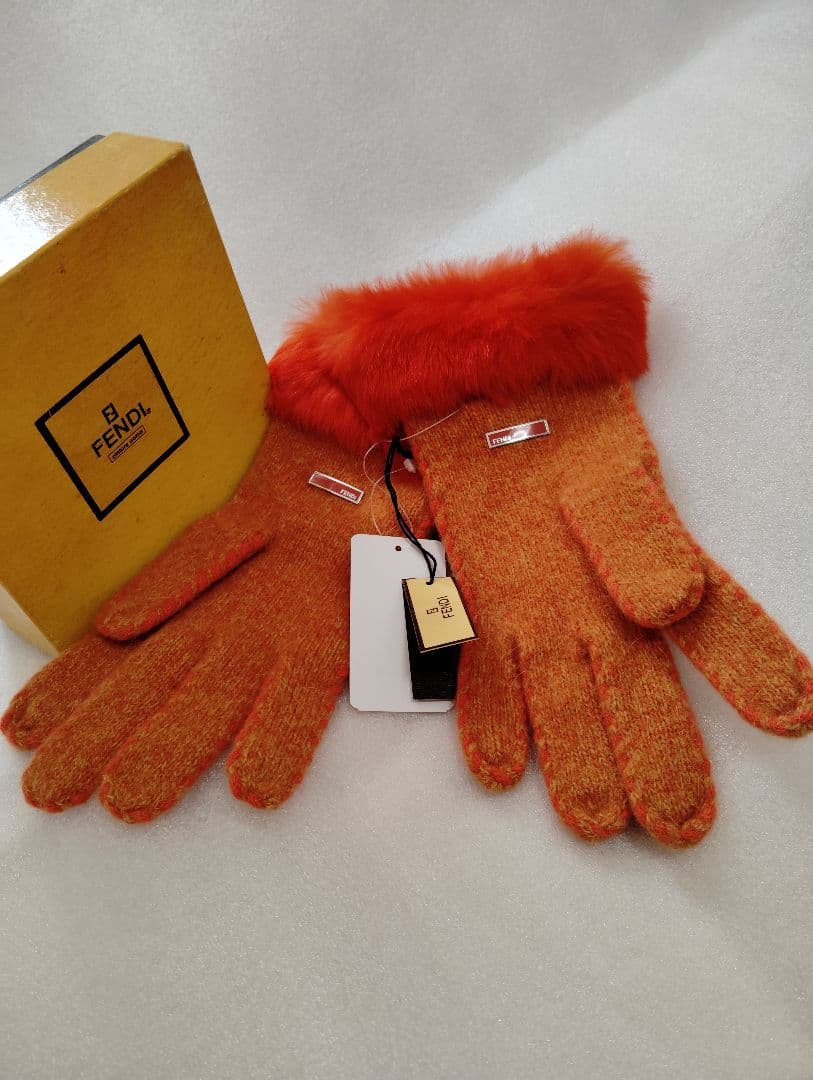 新品未使用タグ付 FENDI フェンディ ファー付手袋 オレンジ 楽天市場】フェンディ FENDI レディース 小物 ストール マフラー ロゴ