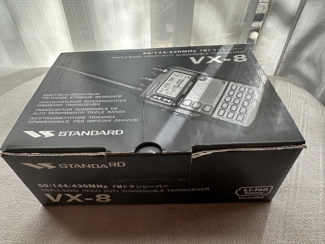 STANDARD 50/144/430MHz FM トランシーバー VX-8