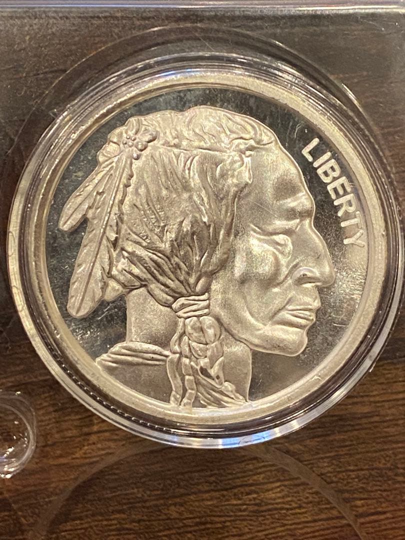 アメリカ 「バッファロー・インディアン」 純銀 1オンス銀貨 - メルカリ