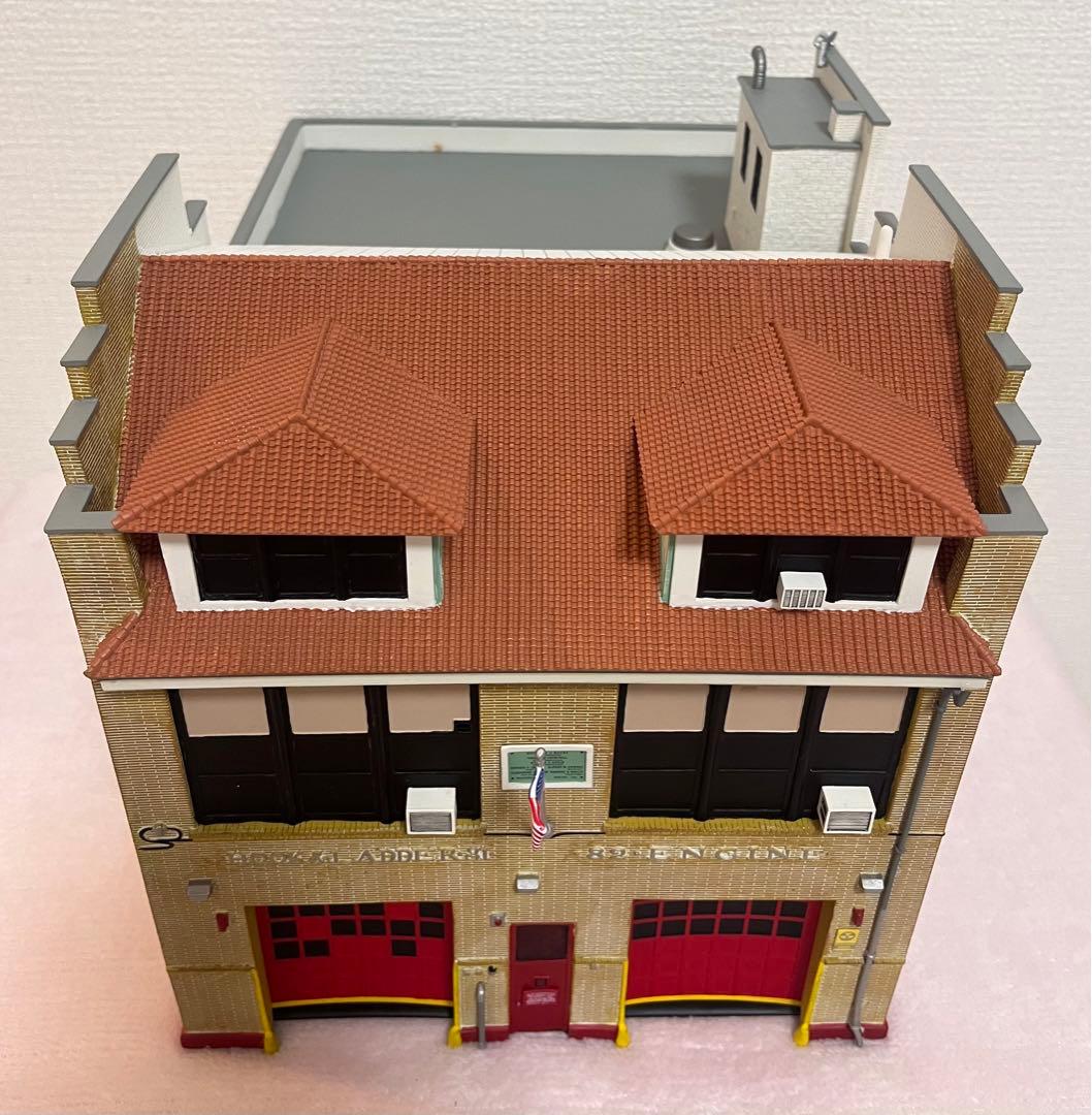 コード3 CODE 3 Firehouse 消防署 ジオラマ　完成品　1/64