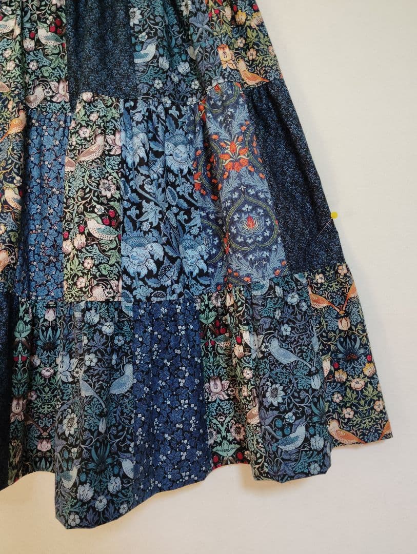 handmadeウィリアムモリスパッチワークティアードスカートfree紺