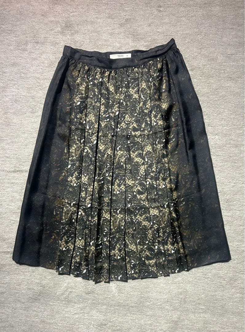 美品 PRADAプラダ シルクプリーツスカート 40 - メルカリ