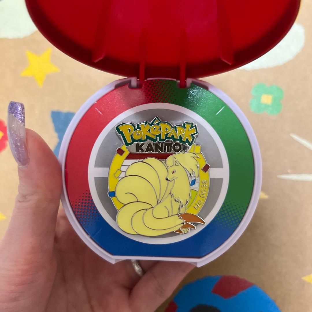 ポケパーク KANTO ピンバッジ キュウコン - メルカリ