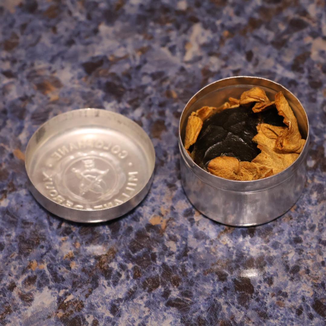 ミラン Millant クロネコ 松脂 ヴィンテージ 希少なアルミ缶入り