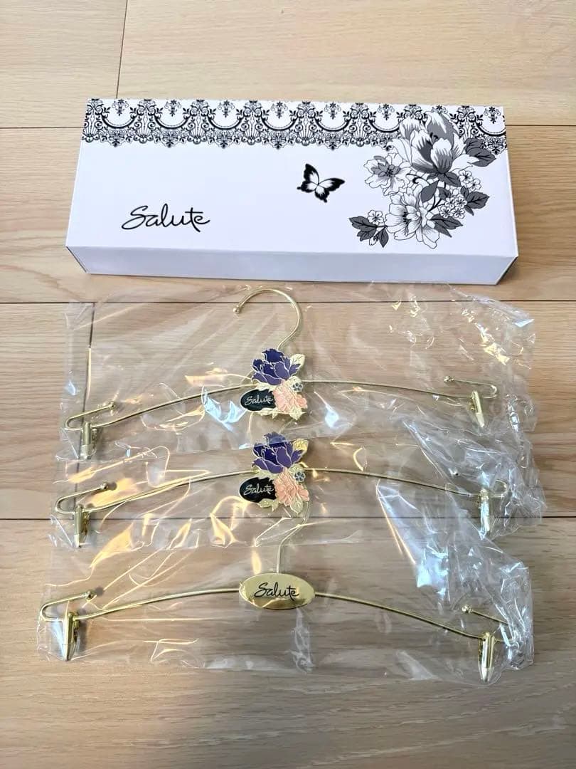 Wacoal Salute ノベルティ ランジェリーハンガー - メルカリ