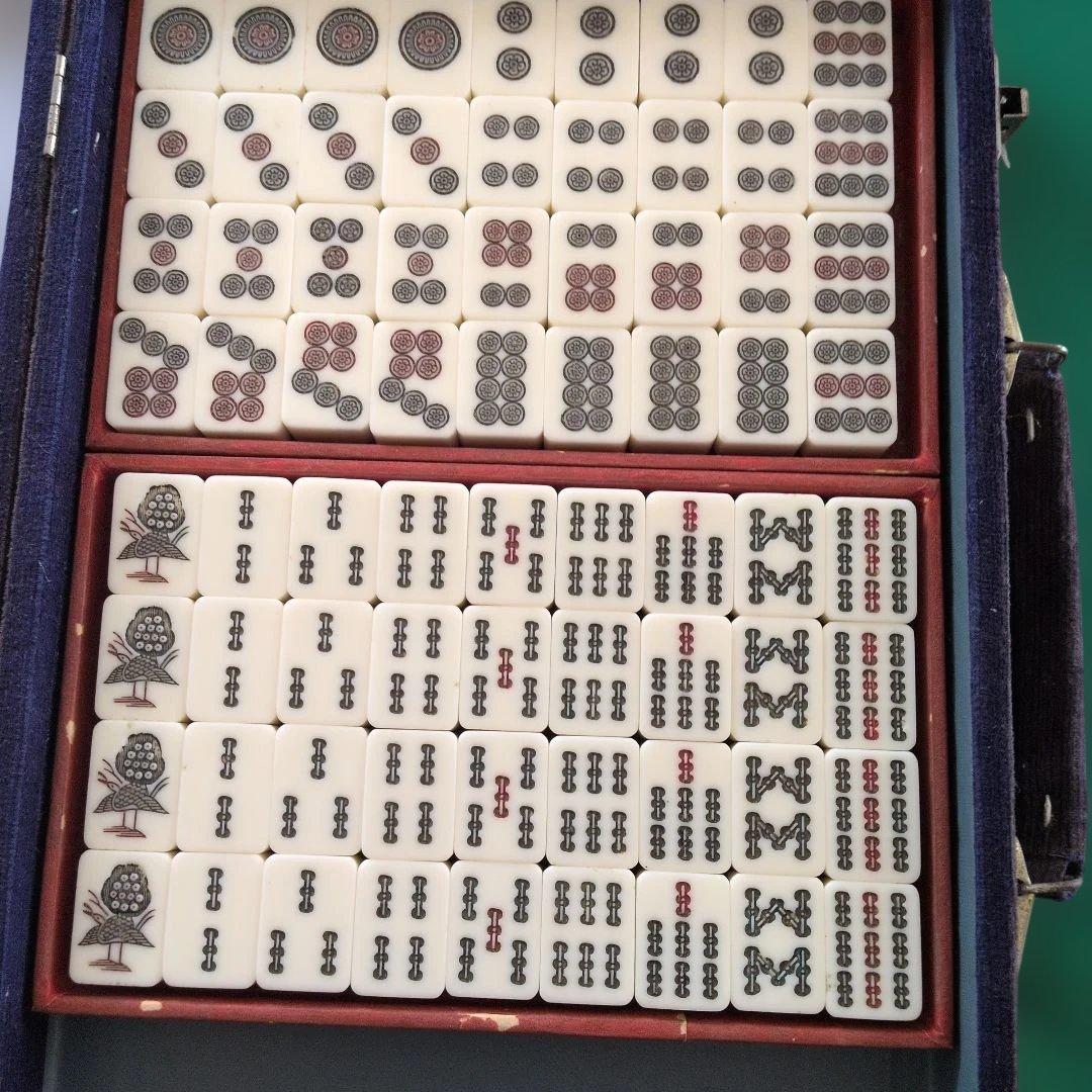 麻雀牌セット 背竹牌 紫色ハードケース付き - メルカリ