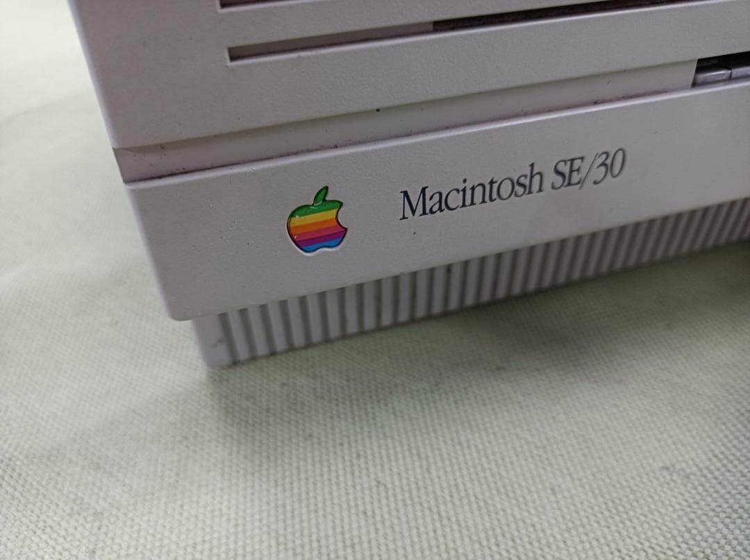 都《MNLAK》Macintosh　SE/30　液晶　キズ多い　レトロ