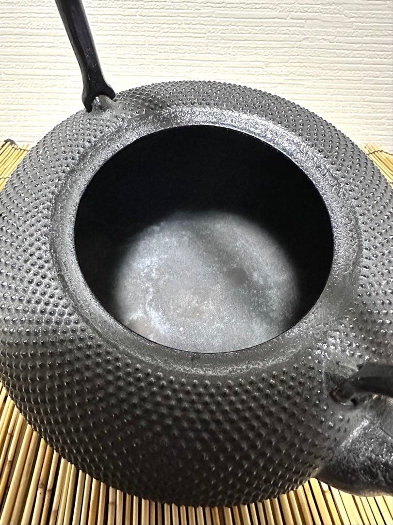 未使用品 南部伝統工芸士 及川寛治作 18型姥口 アラレ 南部鉄瓶 南部