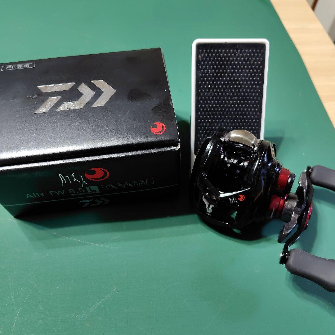 Daiwa 月下美人　AIR TW 8.5L ベイトリール 黒/赤　左巻き