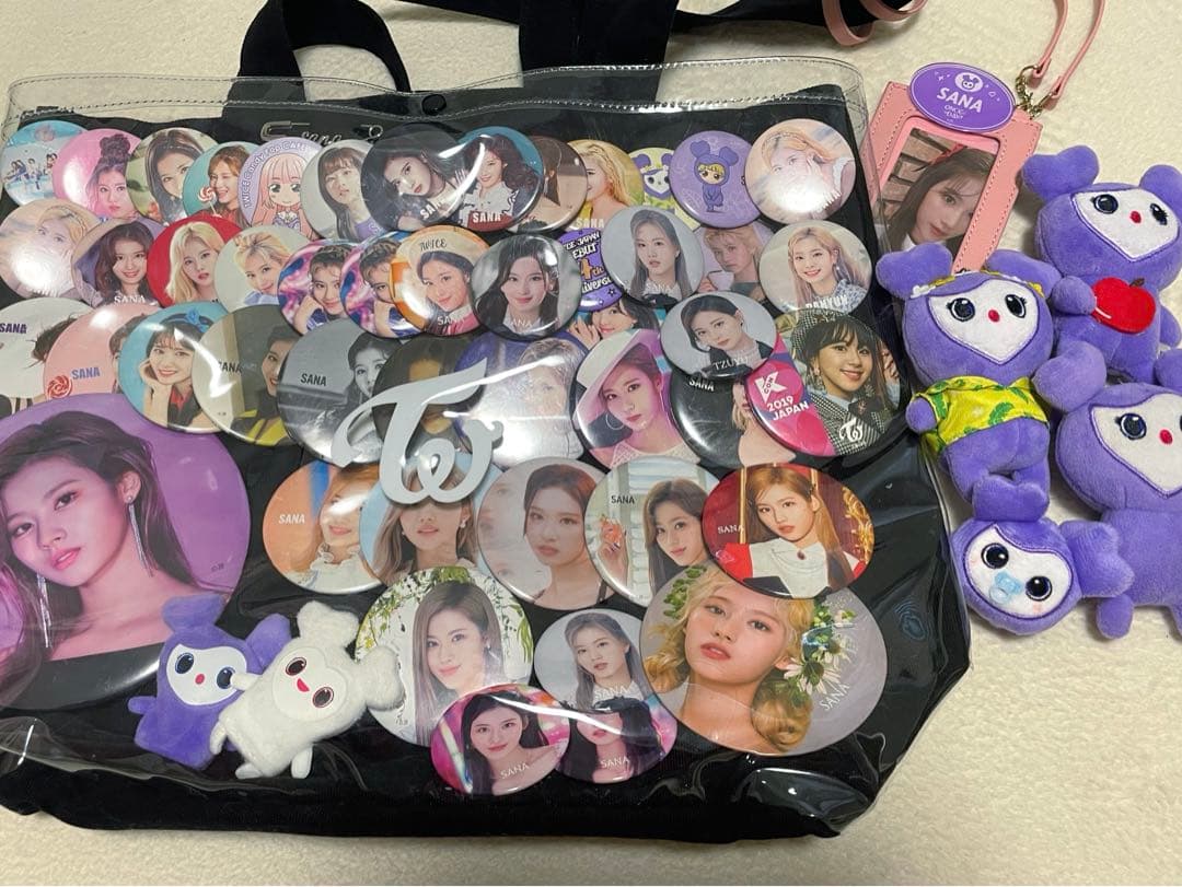 twice痛バ　缶バッジ