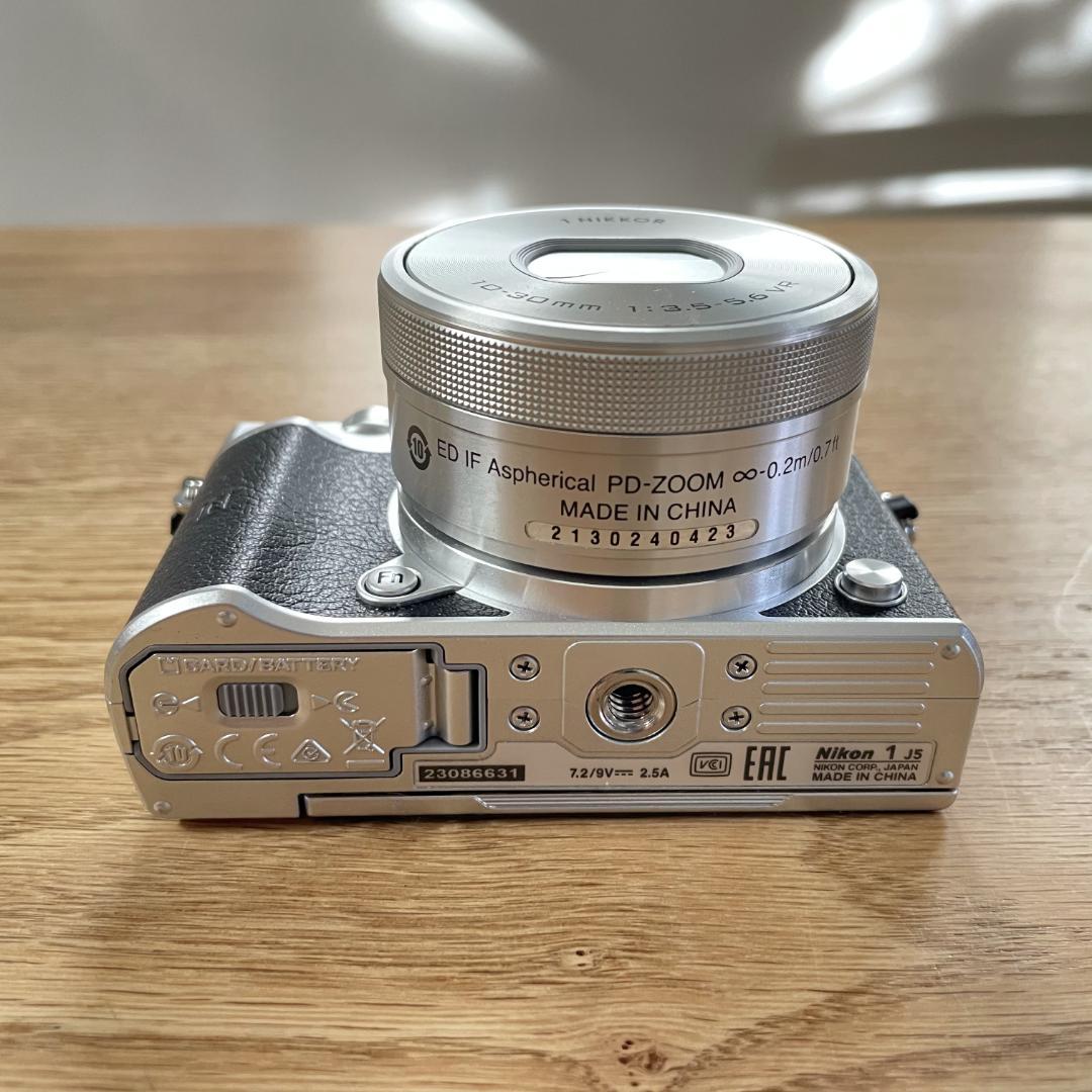 NIKON 1 J5 ダブルレンズキット+望遠ズーム+レザージャケット+おまけ付