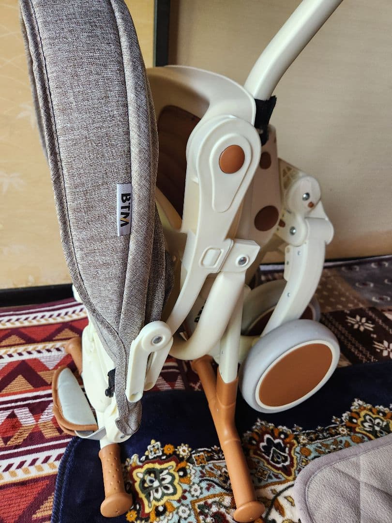 【新品未使用同様】子供用三輪車 ベージュ✕ブラウン