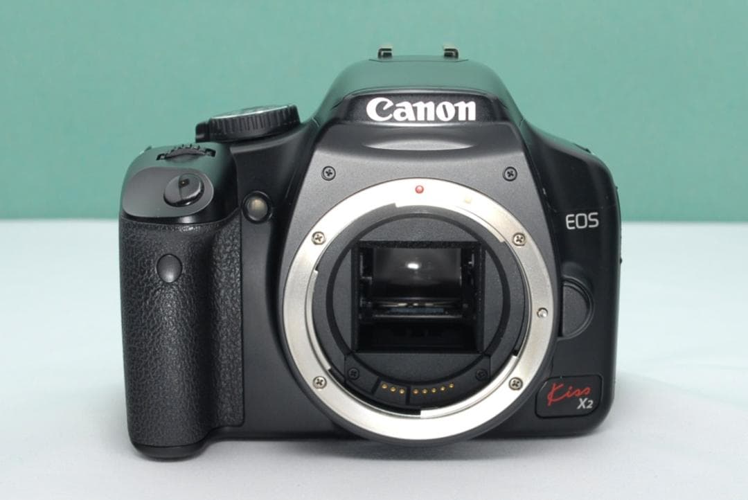 ☘️入門機におすすめ✨ Canon Kiss X2 一眼レフ ショット数少 - メルカリ