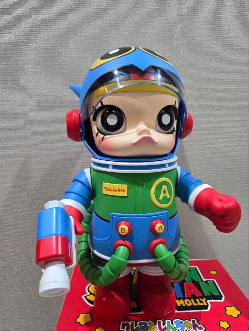 MEGA SPACE molly 400% アクション仮面 クレヨンしんちゃん - メルカリ