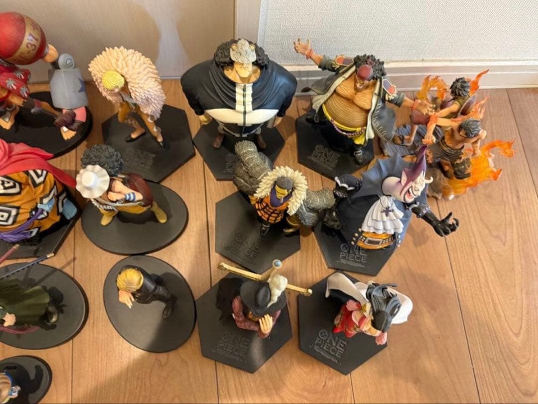 25日までの出品ワンピース 麦わら一味 王下七武海海軍大将フィギュア