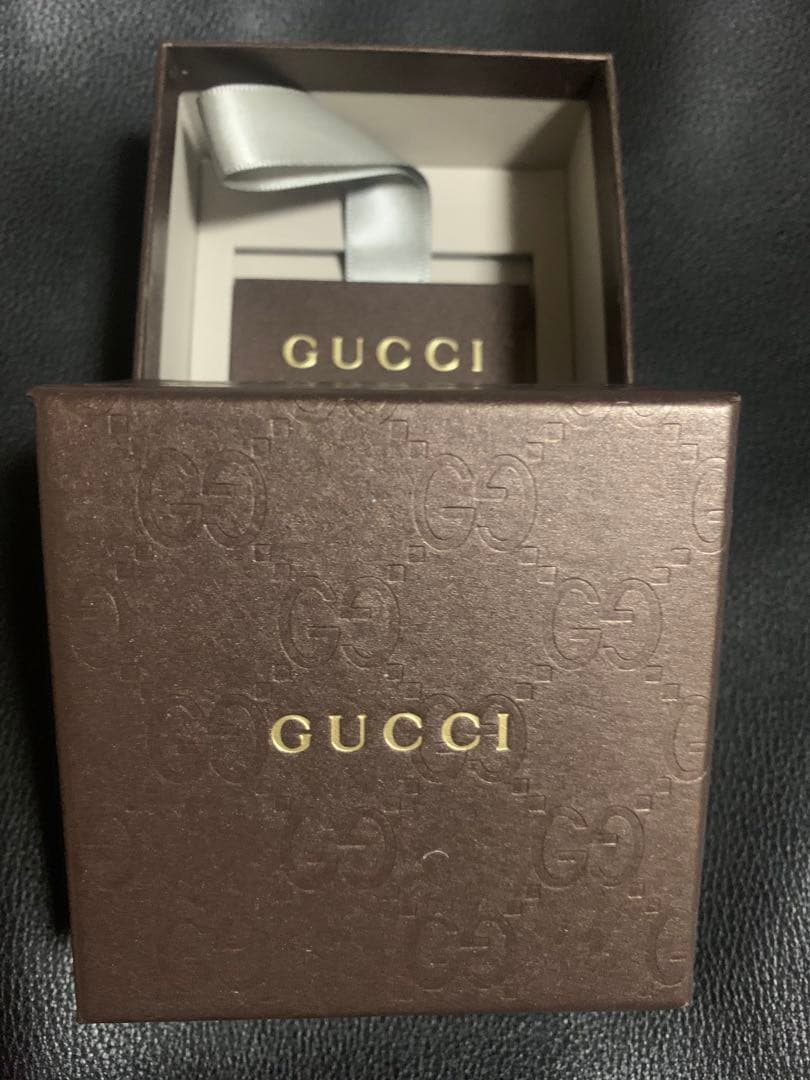 郵便局17.5様専用）GUCCI シルバー ブレスレット ロゴチャーム付き