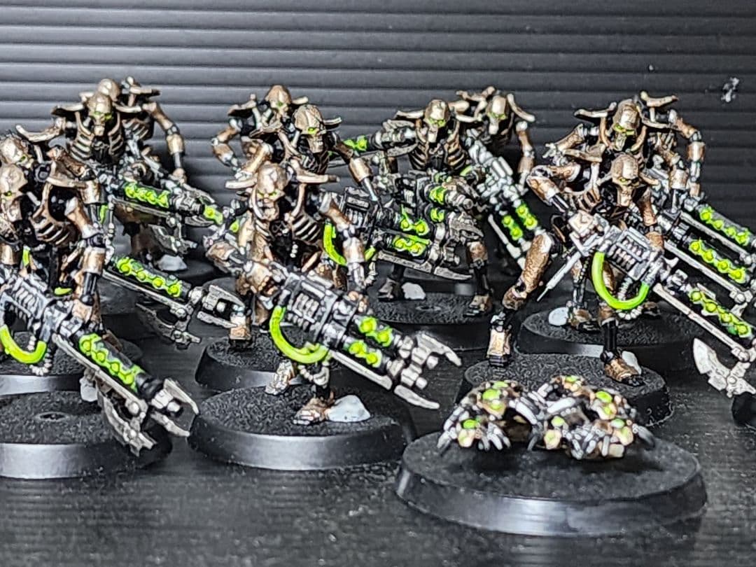 週刊ウォーハンマーネクロン軍団塗装済み。