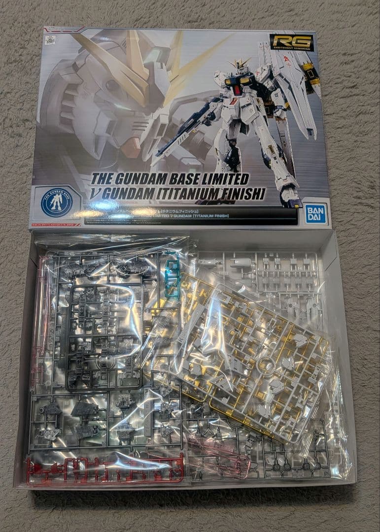 RG νガンダム チタニウムフィニッシュ RGサザビー スペシャルコーティング
