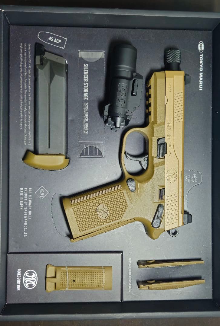 FNX-45 Tactical 本体と付属品