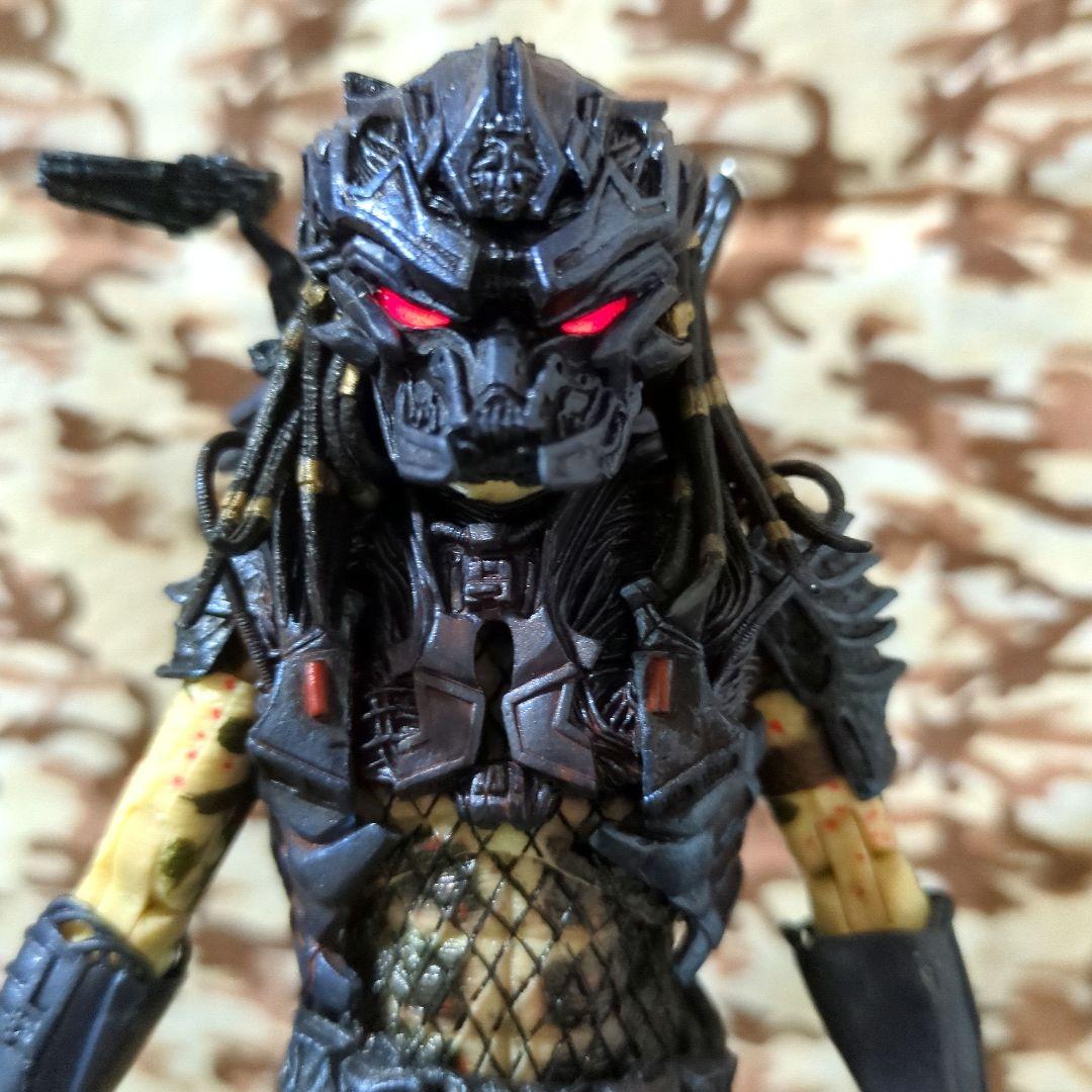 NECA ／アルティメット・アーマードロスト•プレデター《中古開封品》