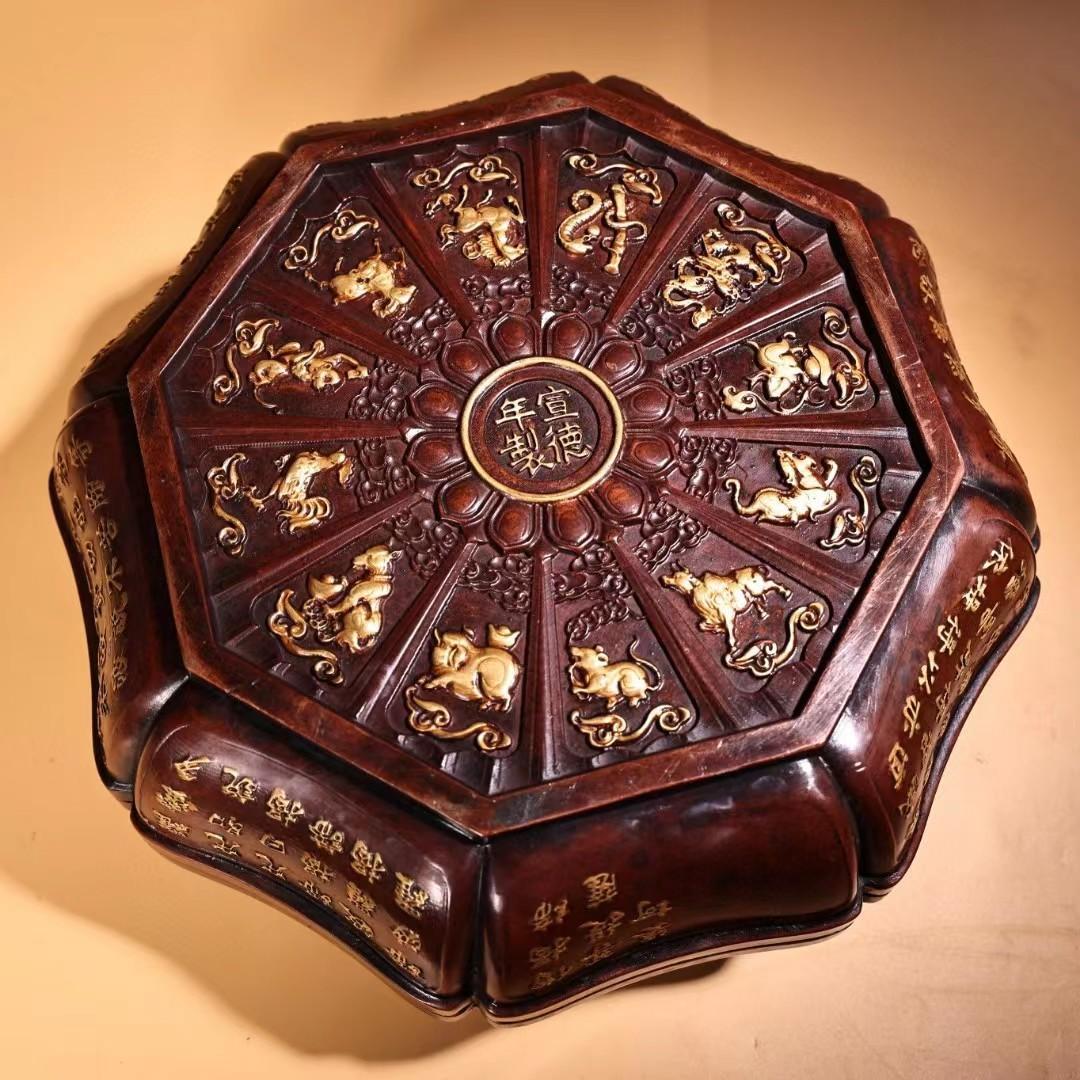 中国古美術・純銅製の高浮彫鎏金錾彫刻花仏教彫刻経文・装飾箱・果物箱