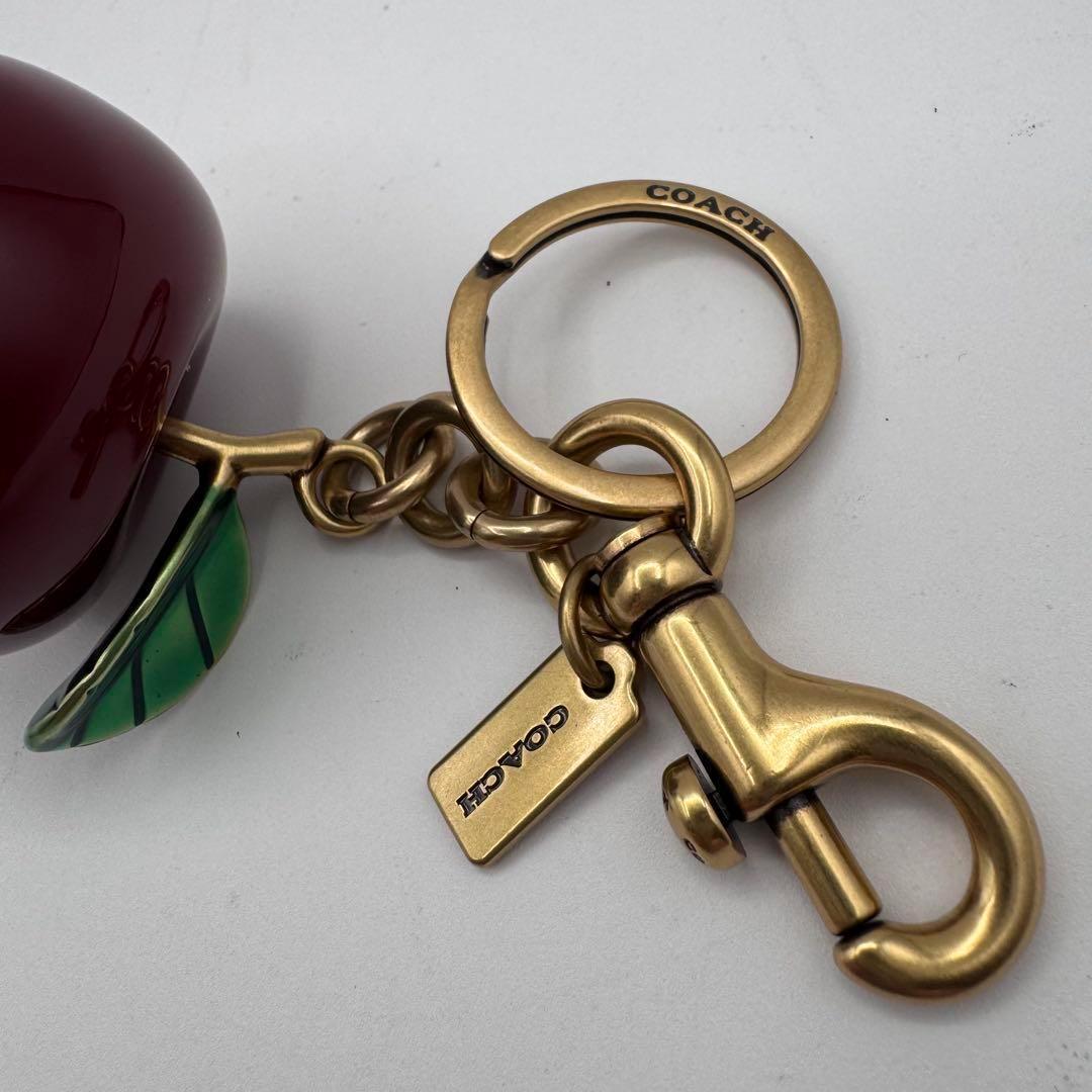美品 希少】COACH コーチ アップルチャーム キーリング りんご - メルカリ