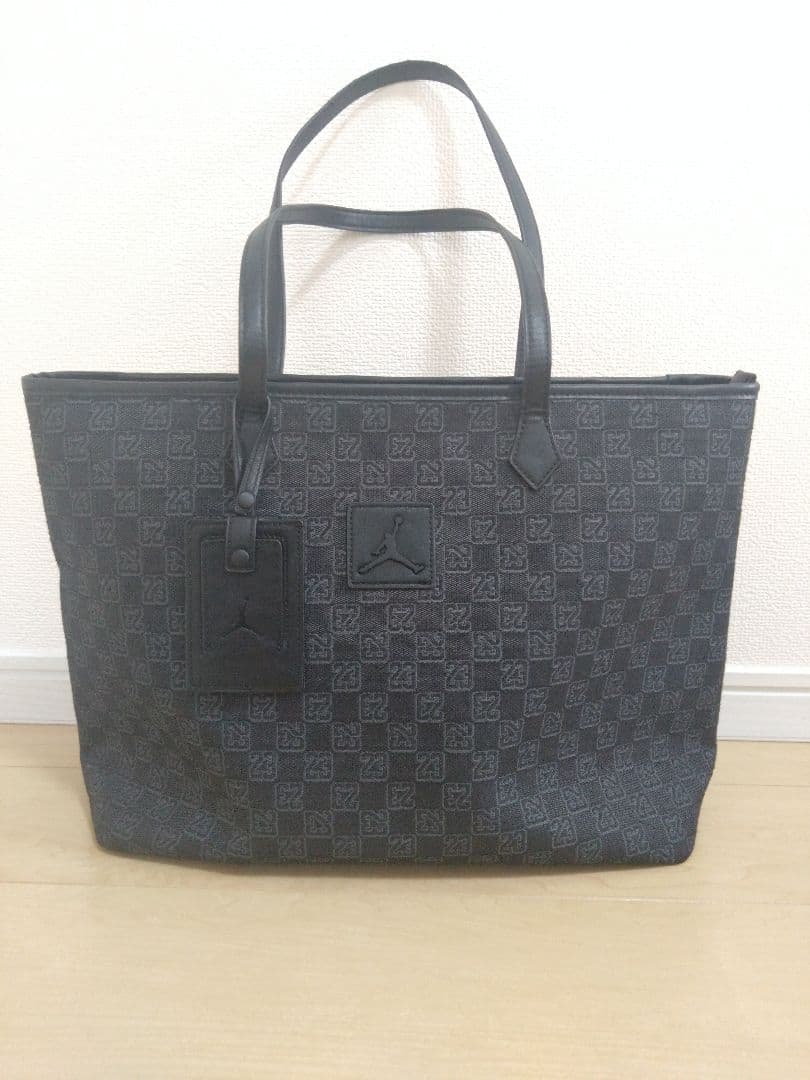 ハリケーン様専用】Jordan モノグラム トートバッグ ブラック - メルカリ