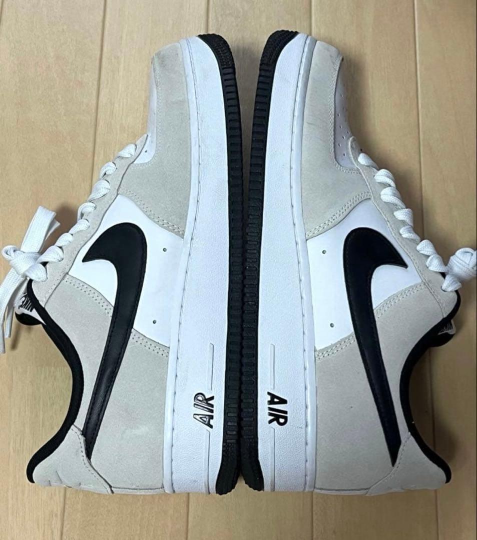 ナイキ エア フォース 1 '07 LV8 ホワイト/ブラック 27.5cm