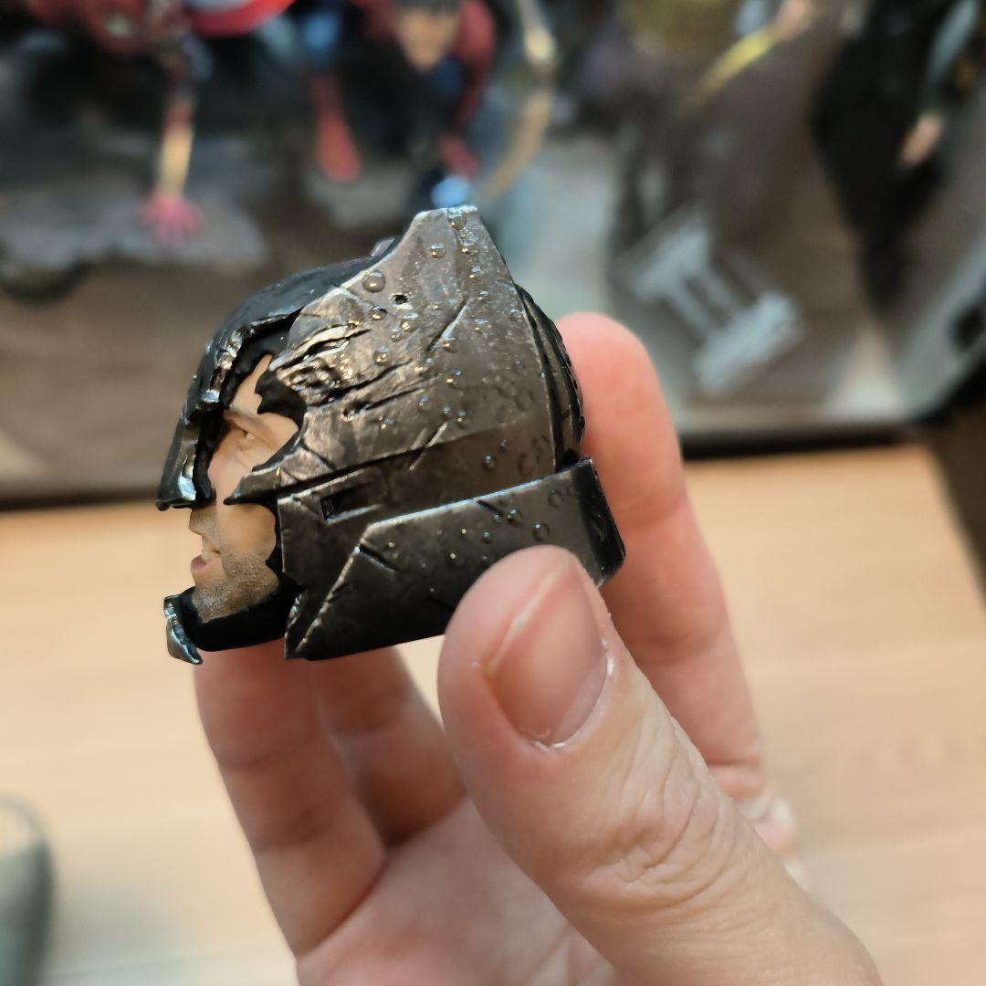 アーマードバットマン 1/6スケール フィギュア　ホットトイズ バトル ダメージ